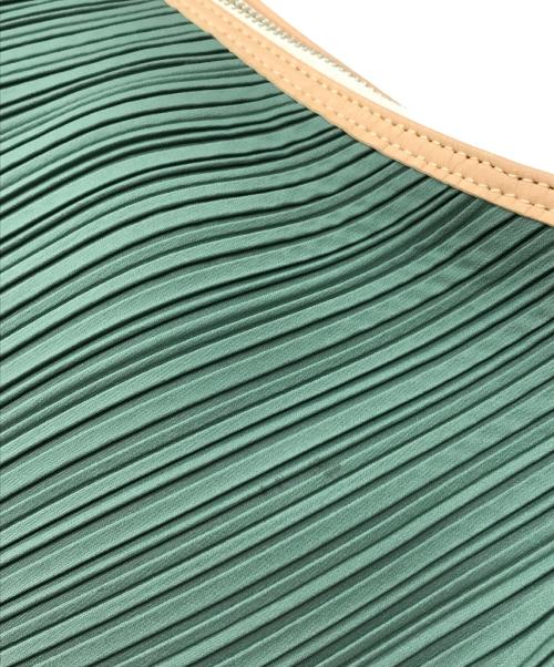 PLEATS PLEASE（プリーツプリーズ）PLEATS PLEASE (プリーツプリーズ) レザー切替ねじれプリーツトートバッグ グリーン サイズ:-の古着・服飾アイテム