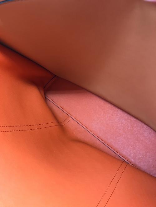 TORY BURCH（トリーバーチ）TORY BURCH (トリーバーチ) ペリー トリプルコンパートメント トートバッグ ブラウン サイズ:-の古着・服飾アイテム