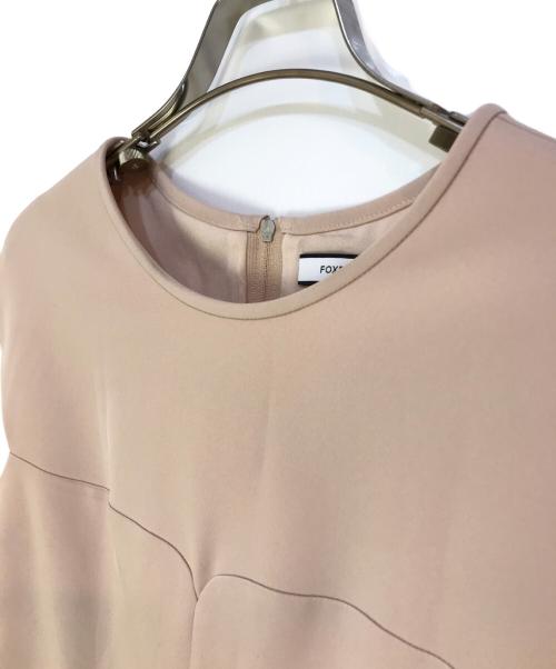 FOXEY NEWYORK（フォクシーニューヨーク）FOXEY NEWYORK (フォクシーニューヨーク) マットストレッチグログラン ワンピース ベージュ サイズ:38の古着・服飾アイテム
