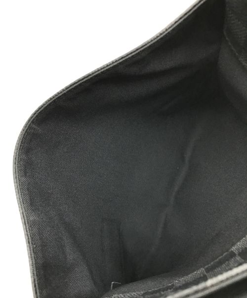 LOUIS VUITTON（ルイ ヴィトン）LOUIS VUITTON (ルイ ヴィトン) ディストリクトPM ショルダーバッグ ブラック×グレー サイズ:-の古着・服飾アイテム