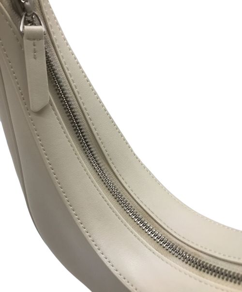 FOLNUA（フォルニュア）FOLNUA (フォルニュア) オーバルバッグ アイボリー サイズ:-の古着・服飾アイテム