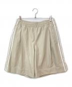 adidasアディダス）の古着「フェイクレザー アディカラー スリーストライプスショーツ」｜ベージュ