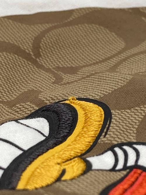 COACH（コーチ）COACH (コーチ) DISNEY (ディズニー) ロープクライム ミッキーマウス シグネチャー Tシャツ ブラウン×ホワイト サイズ:Sの古着・服飾アイテム