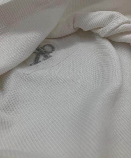 Calvin Klein Jeans（カルバンクラインジーンズ）Calvin Klein Jeans (カルバンクラインジーンズ) MONOGRAM LOGO SLIM FIT CROPPED T-SHIRT モノグラムロゴ スリムフィット クロップドTシャツ  ホワイト サイズ:Sの古着・服飾アイテム