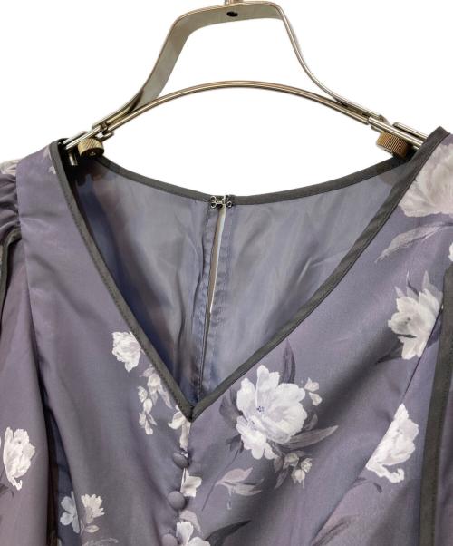 MERCURY DUO（マーキュリーデュオ）MERCURY DUO (マーキュリーデュオ) フレアースリーブフラワーワンピース グレー サイズ:Sの古着・服飾アイテム