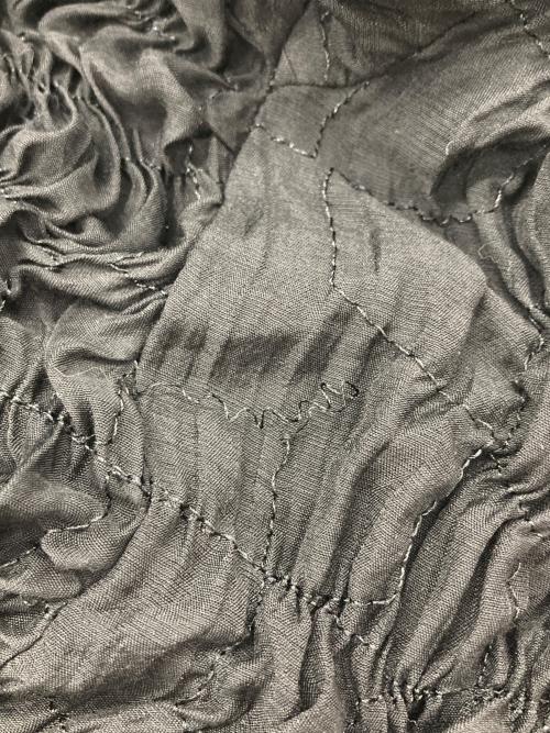 HeRIN.CYE（ヘリンドットサイ）HeRIN.CYE (ヘリンドットサイ) Square shirring tops ブラック サイズ:FREEの古着・服飾アイテム