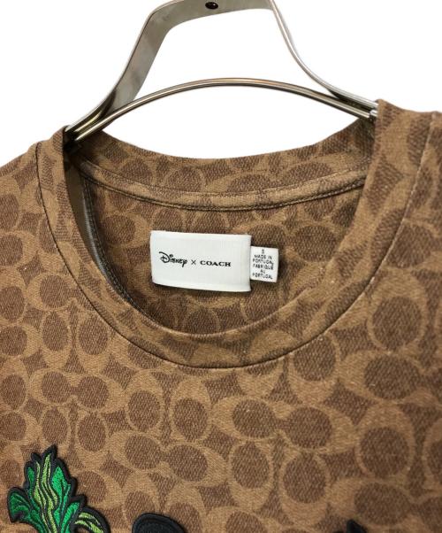 COACH（コーチ）COACH (コーチ) DISNEY (ディズニー) シグネチャーTシャツ ブラウン サイズ:Sの古着・服飾アイテム