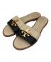 TORY BURCH（トリーバーチ）の古着「エブリー スライド レザー サンダル」｜ブラック×ベージュ