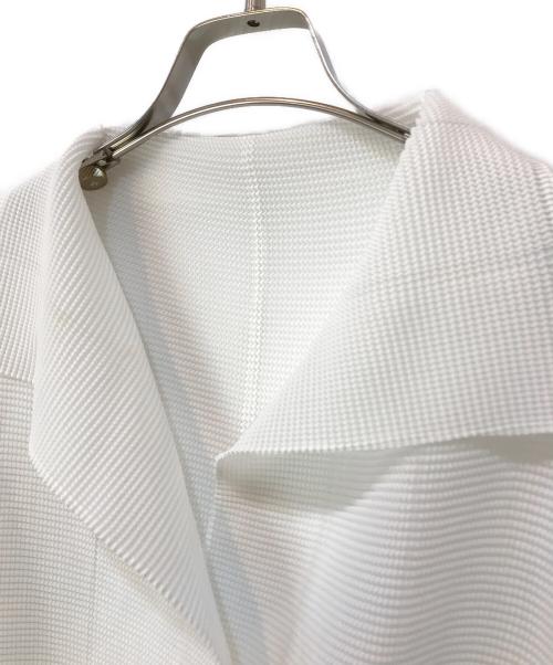 ISSEY MIYAKE me（イッセイ ミヤケ ミー）ISSEY MIYAKE me (イッセイ ミヤケ ミー) ワッフルプリーツカーディガン ホワイト サイズ:-の古着・服飾アイテム