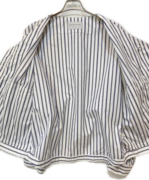 TOMORROW LAND（トゥモローランド）TOMORROW LAND (トゥモローランド) コットングログランストライプ Vネックシャツブルゾン ホワイト×ネイビー サイズ:Mの古着・服飾アイテム