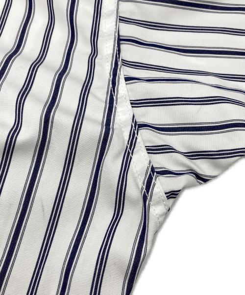 TOMORROW LAND（トゥモローランド）TOMORROW LAND (トゥモローランド) コットングログランストライプ Vネックシャツブルゾン ホワイト×ネイビー サイズ:Mの古着・服飾アイテム