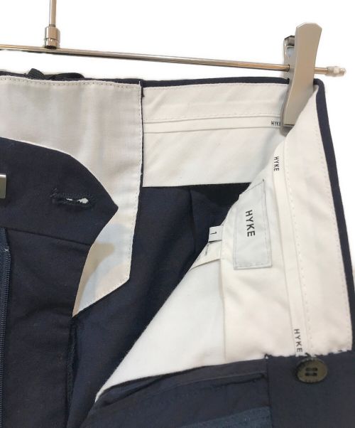 HYKE（ハイク）HYKE (ハイク) バックレースアップテーパードパンツ ネイビー サイズ:1の古着・服飾アイテム