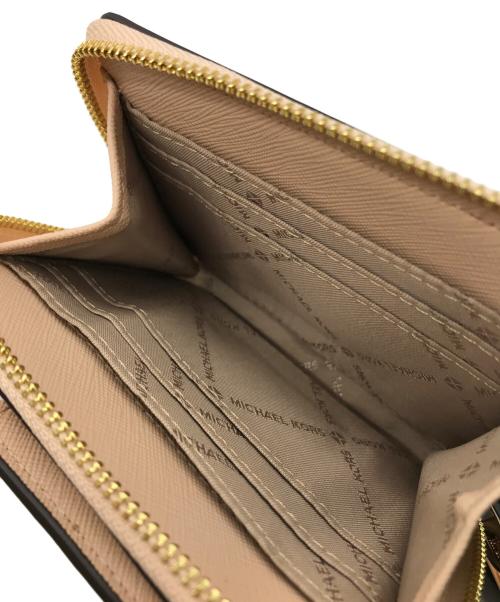 MICHAEL KORS（マイケル・コース）MICHAEL KORS (マイケルコース) JET SET TRAVEL 2つ折り財布 ベージュ サイズ:-の古着・服飾アイテム