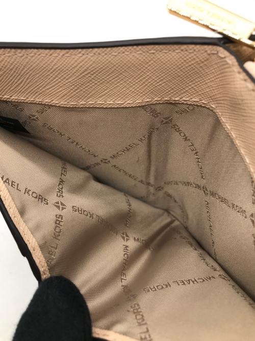 MICHAEL KORS（マイケル・コース）MICHAEL KORS (マイケルコース) JET SET TRAVEL 2つ折り財布 ベージュ サイズ:-の古着・服飾アイテム