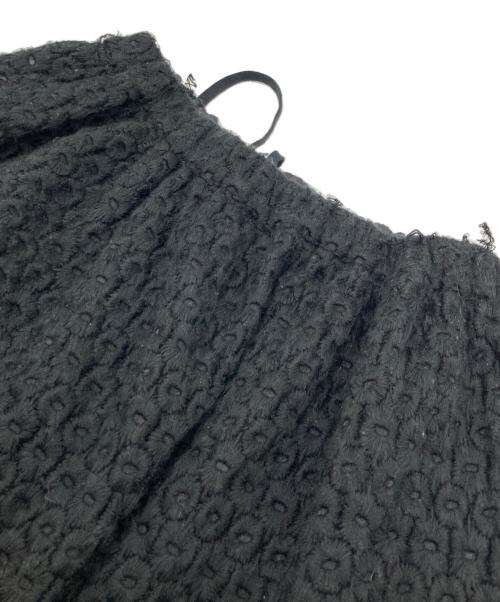 COMME des GARCONS（コムデギャルソン）COMME des GARCONS (コムデギャルソン) フラワー刺繍イージースカート ブラック サイズ:Sの古着・服飾アイテム