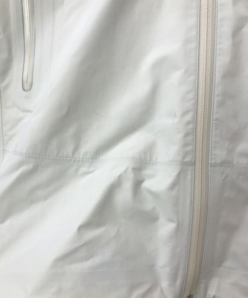ARC'TERYX（アークテリクス）ARC'TERYX (アークテリクス) Beta SL Jacket ホワイト サイズ:Lの古着・服飾アイテム