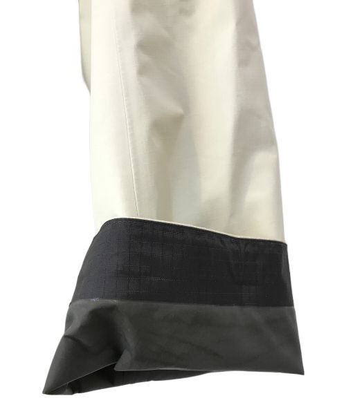 ARC'TERYX（アークテリクス）ARC'TERYX (アークテリクス) Beta SL Jacket ホワイト サイズ:Lの古着・服飾アイテム