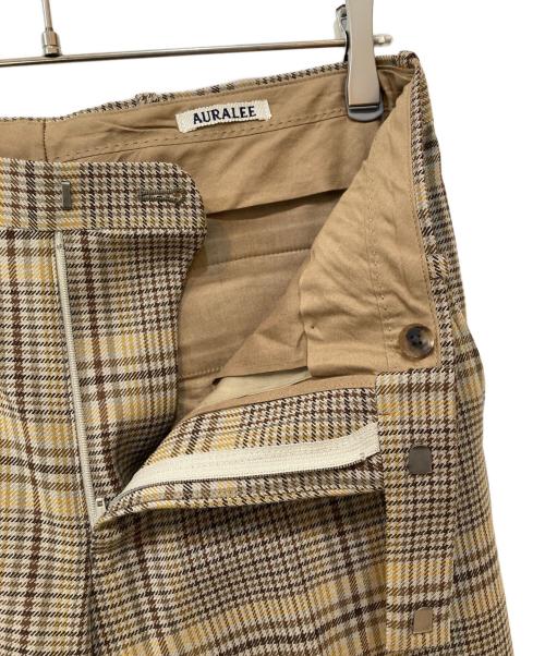 AURALEE（オーラリー）AURALEE (オーラリー) WOOL SERGE CHECK NARROW SLACKS ベージュ サイズ:4の古着・服飾アイテム