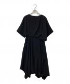 ENFOLDエンフォルド）の古着「アシンメトリータックフレアワンピース」｜ブラック
