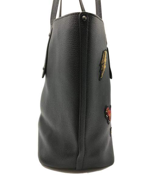 COACH（コーチ）COACH (コーチ) ポリッシュド ペブルレザー ウィズ スーベニア エンブロイダリー マーケットトートバッグ ブラック サイズ:-の古着・服飾アイテム