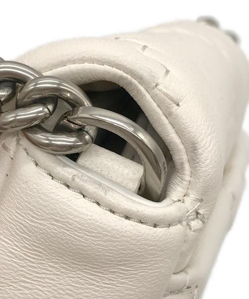 MARC JACOBS（マークジェイコブズ）MARC JACOBS (マーク ジェイコブス) The Quilted J Marc Mini Bag ホワイト サイズ:-の古着・服飾アイテム