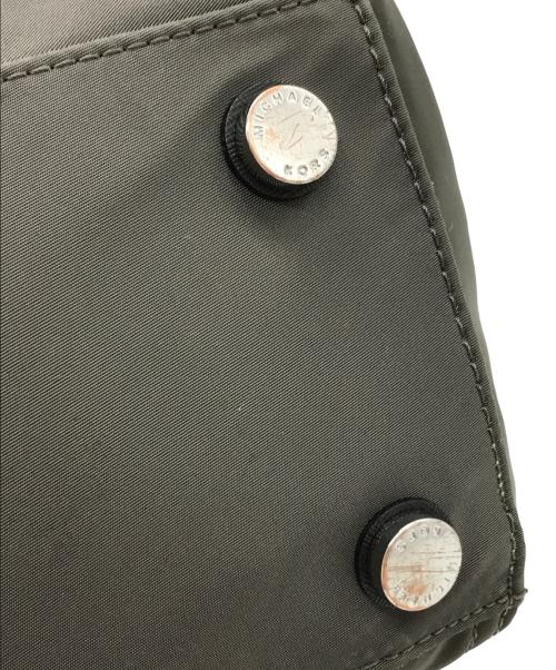 MICHAEL KORS（マイケル・コース）MICHAEL KORS (マイケルコース) NYLON KELSEY MD TZ TOTEバッグ カーキ サイズ:-の古着・服飾アイテム
