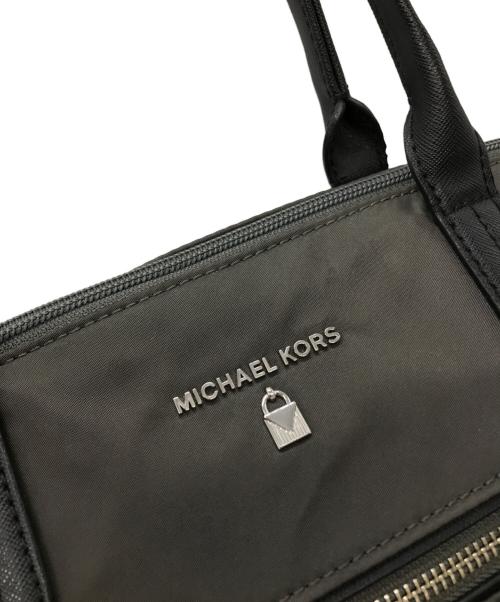 MICHAEL KORS（マイケル・コース）MICHAEL KORS (マイケルコース) NYLON KELSEY MD TZ TOTEバッグ カーキ サイズ:-の古着・服飾アイテム