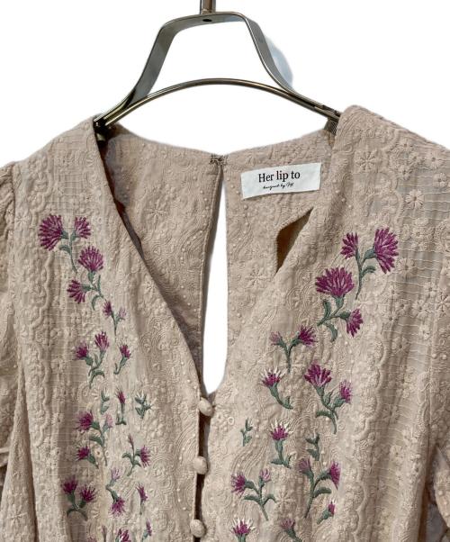 HER LIP TO（ハーリップトゥ）HER LIP TO (ハーリップトゥ) TieFront Embroidery Dress ベージュ サイズ:Sの古着・服飾アイテム