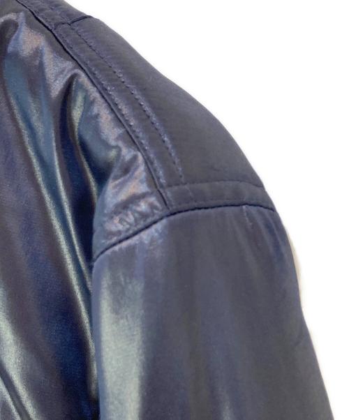 JOHN LAWRENCE SULLIVAN（ジョン ローレンス サリバン）JOHN LAWRENCE SULLIVAN (ジョン ローレンス サリバン) ロイヤルストレッチサテンブルゾン ネイビー サイズ:36の古着・服飾アイテム