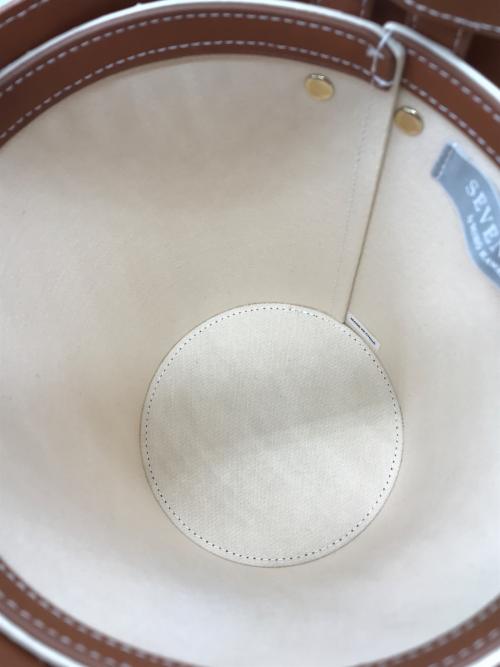 SEVEN TEN by MIHO KAWAHITO（セブン テン バイ ミホ カワヒト）SEVEN TEN by MIHO KAWAHITO (セブン テン バイ ミホ カワヒト) カットワークレザーバケットバッグ ブラウン サイズ:-の古着・服飾アイテム