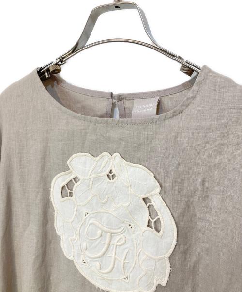 TSUHARU by samansa Mos2（ツハル バイ サマンサモスモス）TSUHARU by samansa Mos2 (ツハル バイ サマンサモスモス) モノグラム刺繍パーツレースワンピース ベージュ サイズ:Fの古着・服飾アイテム