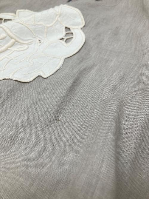 TSUHARU by samansa Mos2（ツハル バイ サマンサモスモス）TSUHARU by samansa Mos2 (ツハル バイ サマンサモスモス) モノグラム刺繍パーツレースワンピース ベージュ サイズ:Fの古着・服飾アイテム