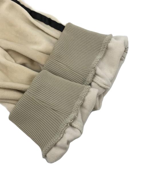 FRED PERRY（フレッドペリー）FRED PERRY (フレッドペリー) ベロアトラックャケット ベージュの古着・服飾アイテム