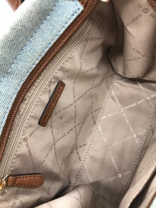 MICHAEL KORS（マイケル・コース）MICHAEL KORS (マイケルコース) デニムクロスボディバッグ インディゴ サイズ:-の古着・服飾アイテム