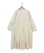 TSUHARU by samansa Mos2ツハル バイ サマンサモスモス）の古着「刺繍切替タックワンピース」｜ホワイト