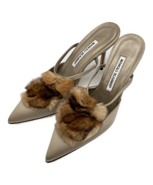 Manolo Blahnik（マノロブラニク）Manolo Blahnik (マノロブラニク) ファー付ヒールパンプス ベージュ サイズ:38の古着・服飾アイテム