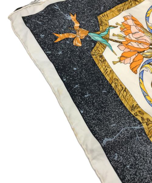HERMES（エルメス）HERMES (エルメス) 東洋の石と西洋の石細工 カレ90 シルクスカーフ ホワイト×ネイビー サイズ:-の古着・服飾アイテム