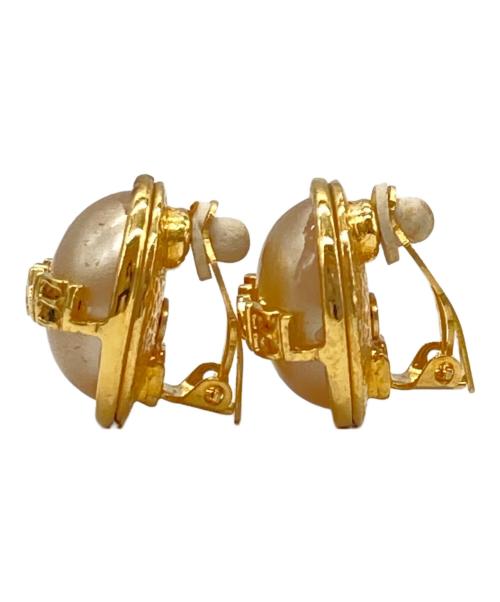 CHANEL（シャネル）CHANEL (シャネル) パールロゴイヤリング ゴールド サイズ:-の古着・服飾アイテム