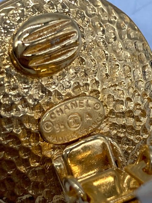 CHANEL（シャネル）CHANEL (シャネル) パールロゴイヤリング ゴールド サイズ:-の古着・服飾アイテム