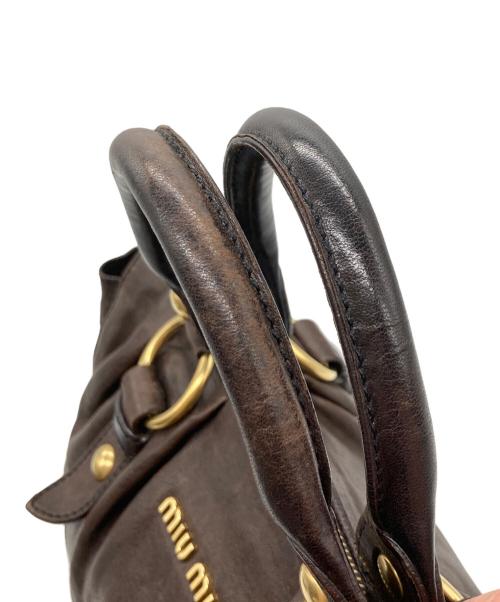 MIU MIU（ミュウミュウ）MIU MIU (ミュウミュウ) ハンドバッグ ブラウン サイズ:-の古着・服飾アイテム