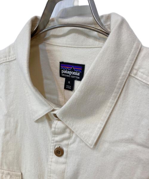 Patagonia（パタゴニア）Patagonia (パタゴニア) L/S Organic Cotton MW Fjord Flannel Shirt ナチュラル サイズ:XLの古着・服飾アイテム