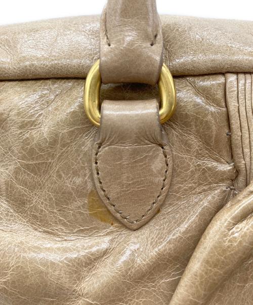 MIU MIU（ミュウミュウ）MIU MIU (ミュウミュウ) BAULETTO ハンドステッチギャザー ミニボストンバッグ ベージュ サイズ:-の古着・服飾アイテム