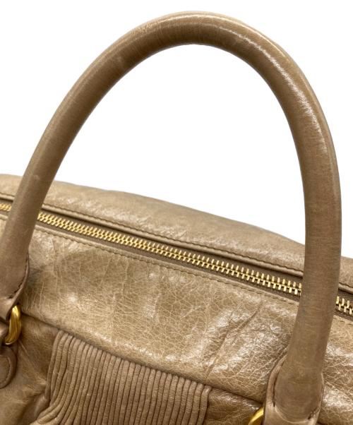 MIU MIU（ミュウミュウ）MIU MIU (ミュウミュウ) BAULETTO ハンドステッチギャザー ミニボストンバッグ ベージュ サイズ:-の古着・服飾アイテム