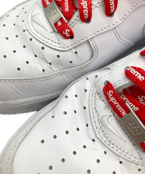 NIKE（ナイキ）NIKE (ナイキ) SUPREME (シュプリーム) AIR FORCE 1 LOW スニーカー WHITE/WHIT サイズ:UK8の古着・服飾アイテム
