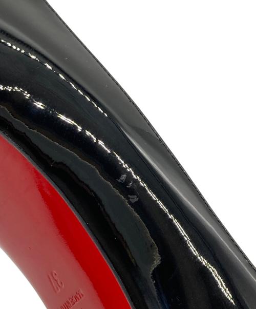 Christian Louboutin（クリスチャン・ルブタン）Christian Louboutin (クリスチャン・ルブタン) スタッズ ポインテッドトゥ エナメル ヒールパンプス ブラック サイズ:37の古着・服飾アイテム