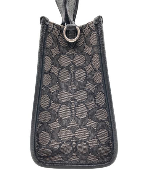 COACH（コーチ）COACH (コーチ) デンプシー トート 22 シグネチャー ジャカード ウィズ ストライプ アンド コーチ パッチ ブラック サイズ:-の古着・服飾アイテム