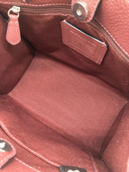 COACH（コーチ）COACH (コーチ) デンプシー トート 22 シグネチャー ジャカード ウィズ ストライプ アンド コーチ パッチ ブラック サイズ:-の古着・服飾アイテム