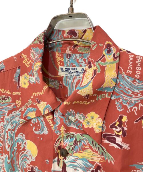 Sun Surf（サンサーフ）Sun Surf (サンサーフ) SURFING AT WAIKIKI アロハシャツ レッド サイズ:Sの古着・服飾アイテム
