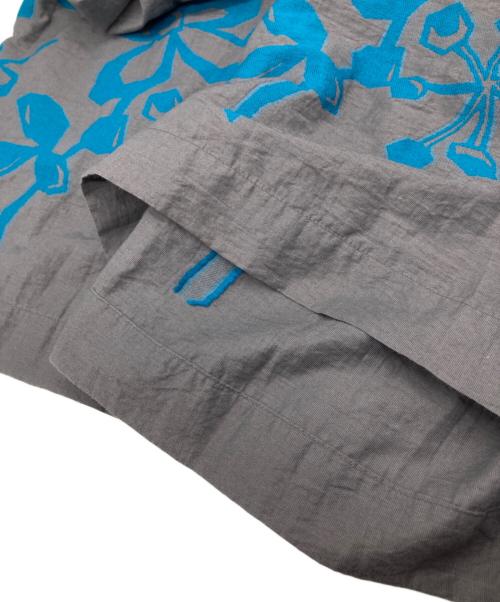 me ISSEY MIYAKE（ミーイッセイ ミヤケ）me ISSEY MIYAKE (ミーイッセイ ミヤケ) FLOWER EMBROIDERY SKIRT グレー サイズ:-の古着・服飾アイテム