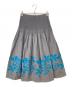 me ISSEY MIYAKE (ミーイッセイ ミヤケ) FLOWER EMBROIDERY SKIRT グレー サイズ:-：8000円